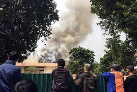 Cháy lớn ở Cung Thiếu nhi Hà Nội, khói đen kín trời