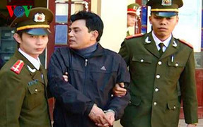 Cán bộ huyện nhận tiền làm giả giấy tờ, 'chạy' chế độ chính sách