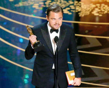 Leonardo DiCaprio bỏ quên tượng vàng Oscar trong nhà hàng
