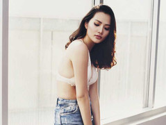 Hoa hậu Diệu Linh diện bikini gợi cảm khoe thân hình nóng bỏng