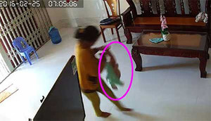 Tin mới nhất vụ bảo mẫu cầm chân dốc ngược đầu, lắc mạnh bé trai 8 tháng tuổi