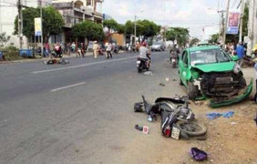 Chở người cấp cứu, taxi Mai Linh gây tai nạn liên hoàn