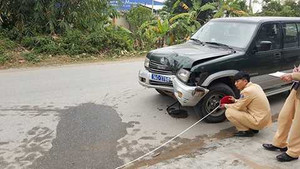 Thai phụ chết thảm dưới gầm xe biển xanh