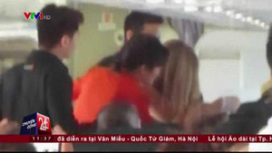 Clip: Hy hữu bé trai chào đời trên máy bay