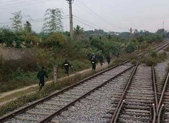 Cảnh sát nổ súng bắt giữ hơn 100 con bạc