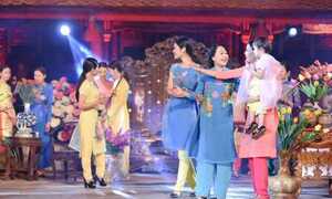 NSND Như Quỳnh nền nã, trẻ trung trong tà áo dài của NTK Quang Huy