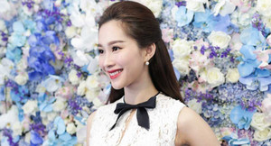 Hoa hậu Thu Thảo khoe vẻ mong manh trong thiết kế ren xuyên thấu