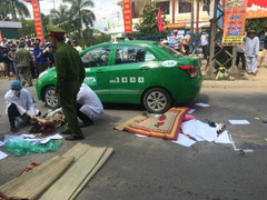 Xe tải phóng ẩu qua ngã tư, cán 3 mẹ con thương vong