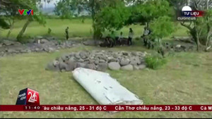Clip: Tìm thấy mảnh vỡ thứ 2 nghi của máy bay MH370 tại Reunion, Pháp