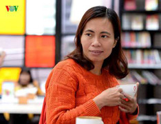 Trang Hạ: Khốn khổ nếu anh ta trót yêu một cô gái chờ quà 8/3