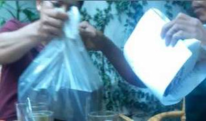 Bị dân tố nhận hối lộ, công an mang tiền đến xin tha