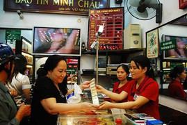 Tăng nóng, giá vàng trong nước ‘đuổi’ theo thế giới