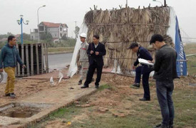 Trói bảo vệ, đánh cả ô tô vào cướp công trường