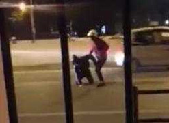 Clip: Cãi vã với bạn gái ngày 8/3, nam thanh niên lao ra đường tự tử