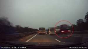 Triệu tập tài xế 'làm xiếc' trên cao tốc Nội Bài - Lào Cai