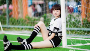 Bé gái Trung Quốc 13 tuổi cao 1,78m, chân dài 1,15m