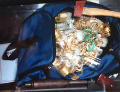 Đôi nam nữ cướp tiệm vàng giữa ban ngày