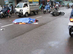 24 giờ truy tìm tài xế container tông chết người rồi bỏ trốn