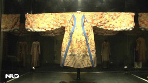 Chiêm ngưỡng áo long bào của vua Bảo Đại được phục chế tiền tỷ