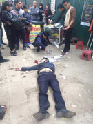 Giải quyết va chạm giao thông bằng dao găm và điếu cày, một người nhập viện