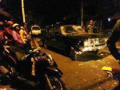 Tài xế xe biển xanh bị đánh nhập viện sau khi tông liên hoàn