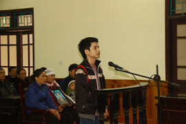 Bị nói phê ma túy, vác dao bầu đâm chết hàng xóm