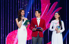 Vũ Mạnh Cường 'cặp kè' 2 hoa hậu trên sân khấu