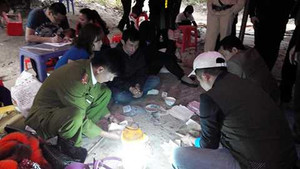 Bắt sới bạc ‘khủng’ ở Quảng Ninh: Hơn nửa tỷ đồng tổng số tiền thu giữ