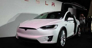Khám phá nhà máy sản xuất xe hơi với 150 robot của Tesla