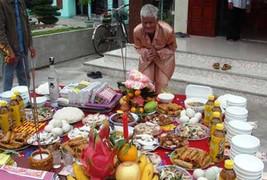 Cha liệt sỹ Gạc Ma làm giỗ chung cho 63 đồng đội của con trai