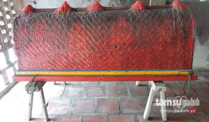 Kỳ lạ chiếc quan tài được dùng cho tất cả người chết trong xã