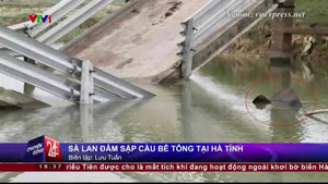 Clip: Kinh hoàng sà lan đâm sập cầu bê tông tại Hà Tĩnh