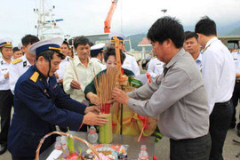 Tưởng niệm 64 liệt sỹ hy sinh tại Gạc Ma: Nước mắt đã không ngừng rơi