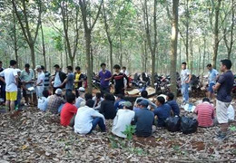 Dẹp sòng bài, công an bắn đạn chỉ thiên trúng mông phụ nữ