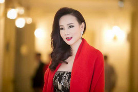 Dương Yến Ngọc diện váy cúp ngực khoe đường cong quyến rũ