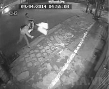 Nửa đêm mang dầu luyn, mắm tôm đi đòi nợ