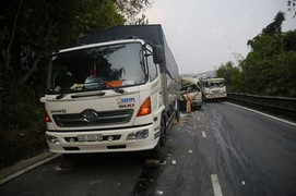 Xe chở đoàn dưỡng sinh gặp nạn trên đèo, 6 người thương vong