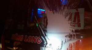 Xe khách 4 lần bị giang hồ tấn công vì không vào ăn cơm