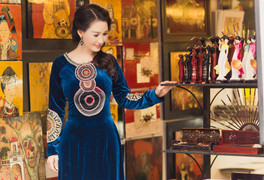 Hoa hậu Sương Đặng kiêu sa khoe dáng nuột, lưng ong