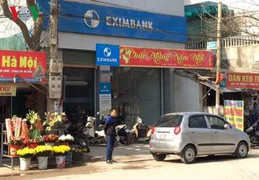 Eximbank: Sổ đỏ cầm tay, vẫn treo tài sản của khách