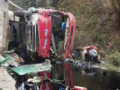 Tai nạn thảm khốc ở Hoà Bình: Chưa xác định được danh tính 2 người chết cháy