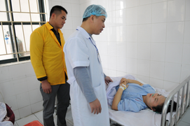 Mổ xuyên đêm tại nhà bệnh nhân, cứu sống một thai phụ nguy kịch