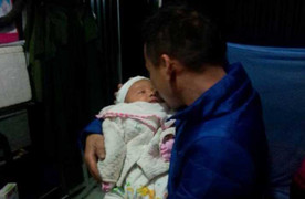 Cháu bé bị bỏ rơi ở Hà Nội: Cặp vợ chồng hiếm muộn tha thiết nhận nuôi