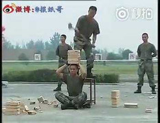 Choáng với những bài luyện ‘mình đồng da sắt’ của lính Trung Quốc