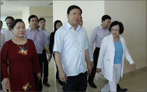 Ngành y tế ách tắc, Bí thư Đinh La Thăng vào cuộc 'giải cứu'