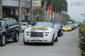 Màn rước dâu bằng dàn siêu xe gây choáng ngợp ở Hải Dương
