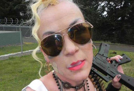 Cháu gái sống thác loạn của Stalin khiến những người Cộng sản Nga tức giận