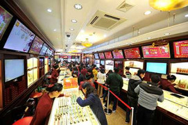 Giá vàng trong nước bất ngờ rẻ hơn vàng thế giới