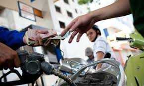 Dân bị móc túi 400 tỷ đồng/tháng tiền xăng dầu