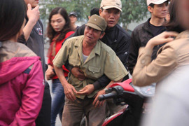 Nổ rung chuyển khu đô thị Văn Phú: 'Đau đớn quá, tôi mất cháu tôi rồi'